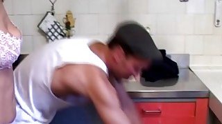 炎热的一天 边洗澡 边操逼